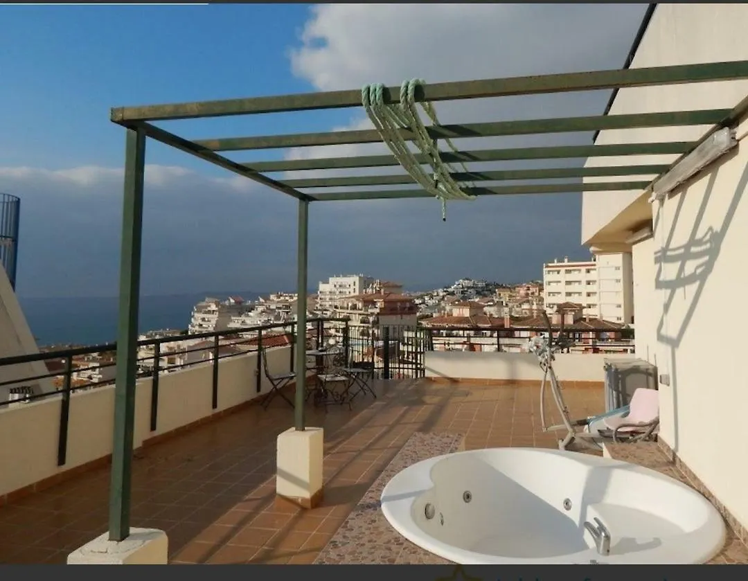 Ático 3 habitaciones Benalmadena Costa con jacuzzi y barbacoa privado